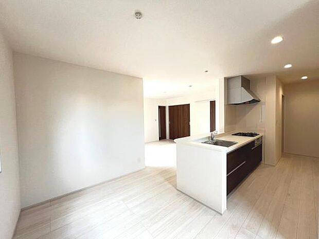 リビングダイニングになります。ご家族そろっての素敵な空間になりそうですね。