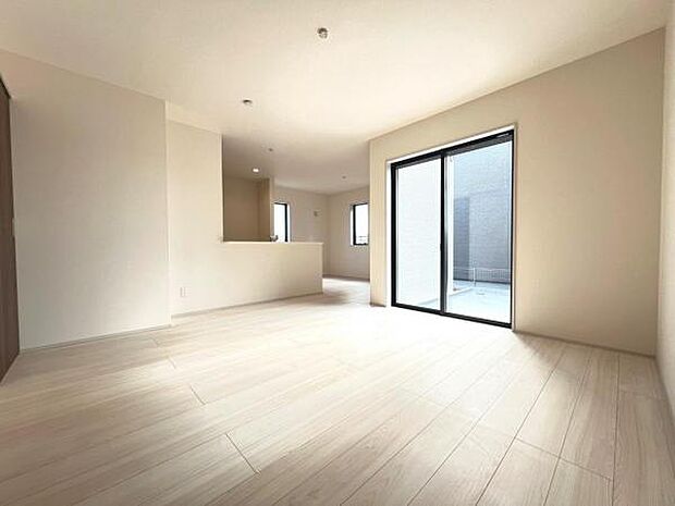 リビングダイニングになります。ご家族そろっての素敵な空間になりそうですね。