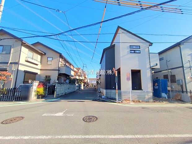 前面道路を含めた現地写真です。