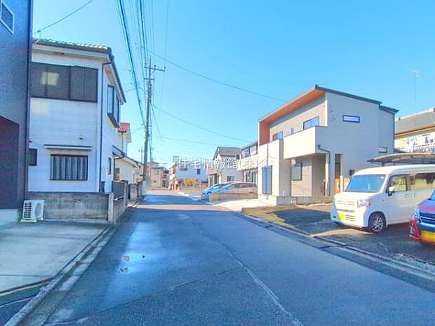 前面道路を含めた現地写真です。