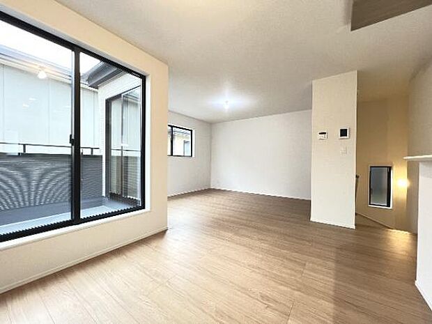 暖かな日差しが差し込むリビングダイニングです。