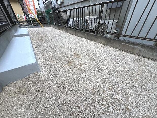 お庭スペースは、ガーデニングやお子様との外遊びなど多彩な用途でお楽しみいただけます。