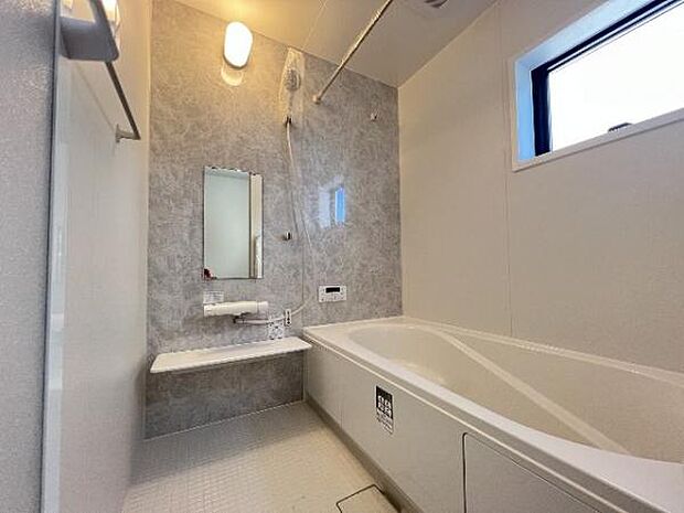 スタイリッシュな浴室で1日の疲れをゆったり癒されるのもいいですね。