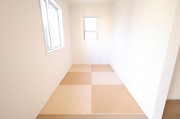 和室スペースです。畳のお部屋は寛げる空間ですね。