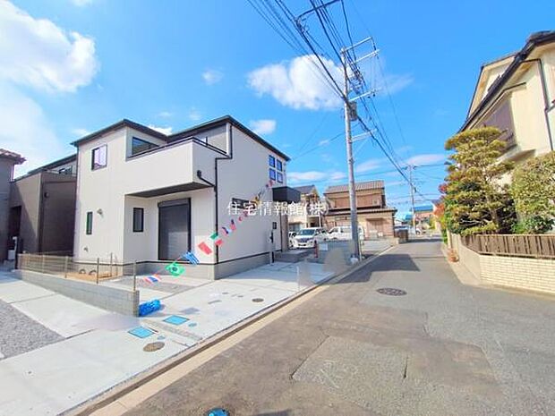 前面道路を含めた現地写真です。