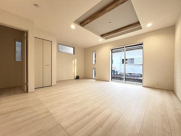 家族とゆったり時間を過ごせるリビングダイニング。