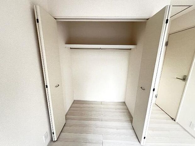 中の物を確認しやすく、取り出しやすい収納スペース。お部屋を広々とお使いいただけます。