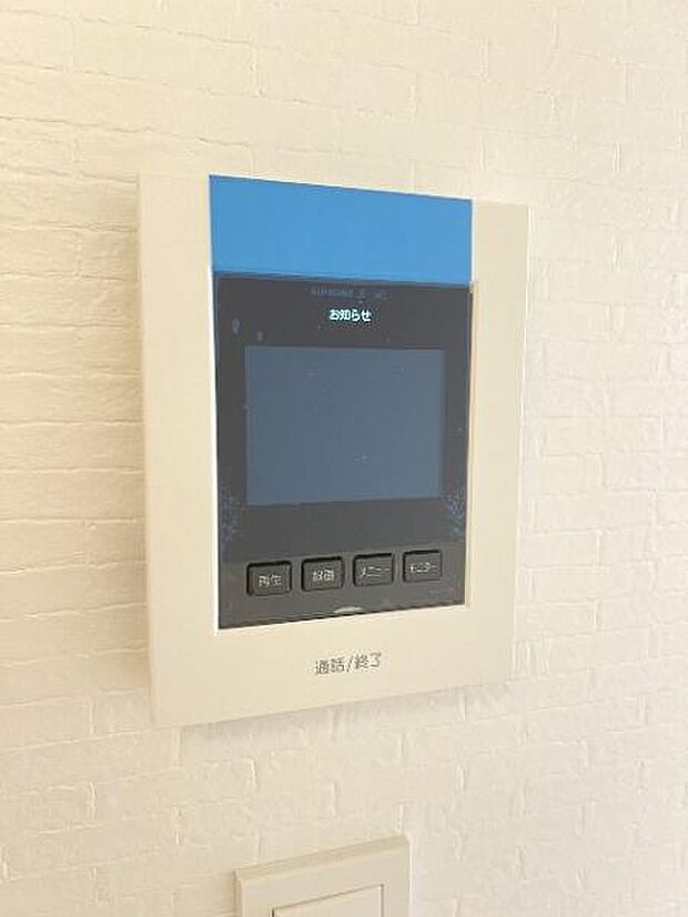 訪問者が一目で分かるTVモニタ付きインターフォンを装備した心強さも魅力なお住まいです。