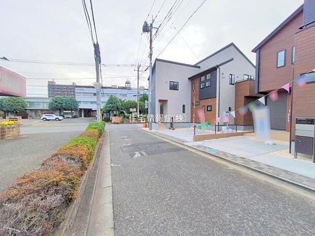 前面道路を含めた現地写真です。