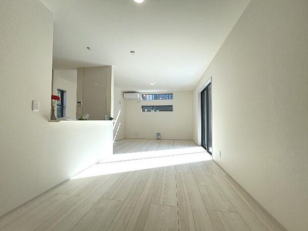 リビングダイニングになります。ご家族そろっての素敵な空間になりそうですね。