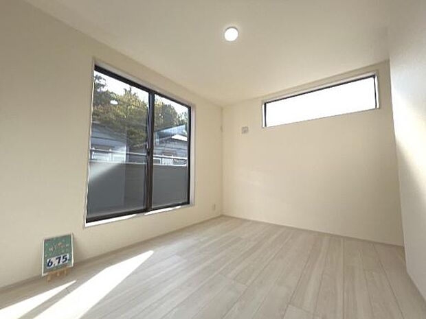 明るい広々とした主寝室でご家族ゆっくりお休みになれますね。