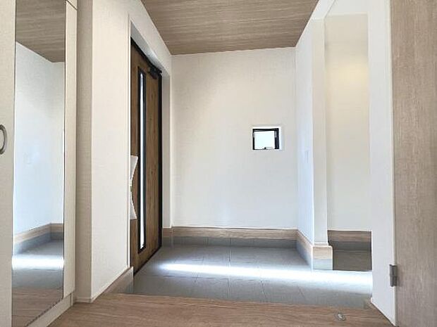 いつも気持ちよくご家族を迎えられる玄関です。