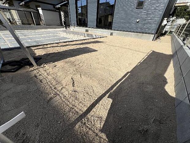 お庭スペースは、ガーデニングやお子様との外遊びなど多彩な用途でお楽しみいただけます。