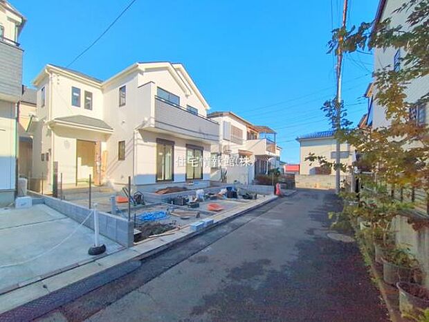 前面道路を含めた現地写真です。