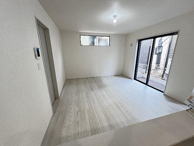 キッチンからリビングが見渡せ、お料理中もご家族の様子を見守れます