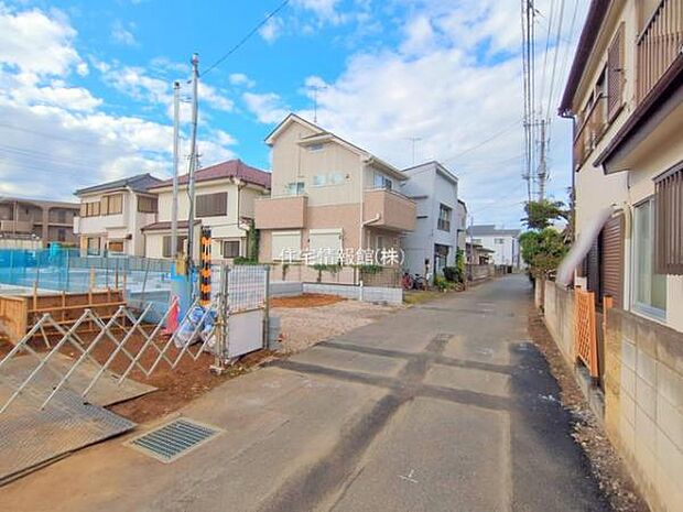 前面道路を含めた現地写真です。