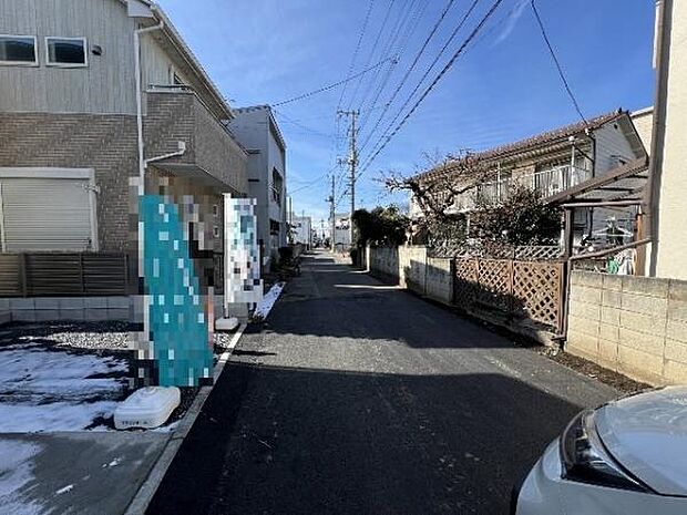 前面道路を含めた現地写真です。