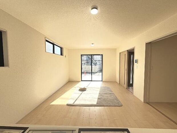 キッチンからリビングが見渡せ、お料理中もご家族の様子を見守れます