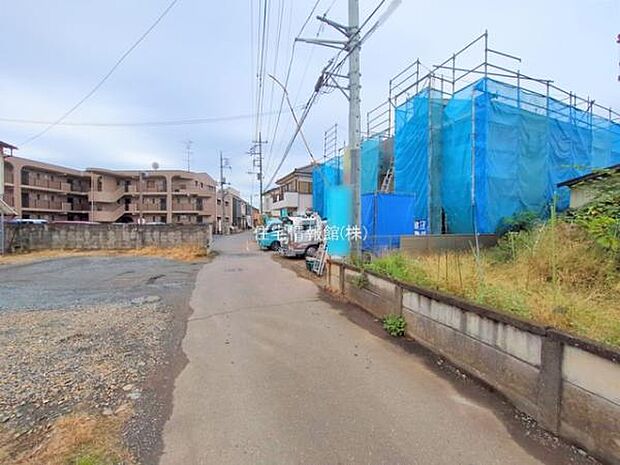 前面道路を含めた現地写真です。