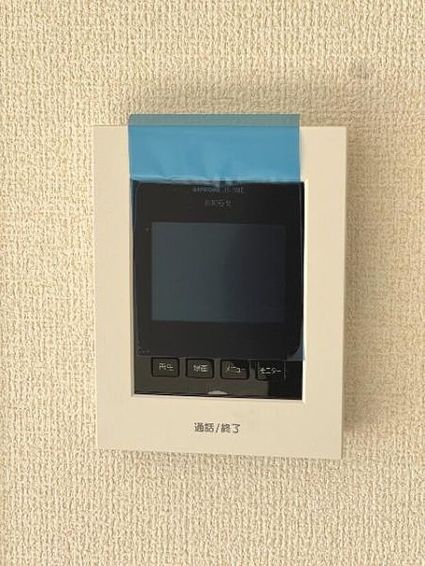 訪問者が一目で分かるTVモニタ付きインターフォンを装備した心強さも魅力なお住まいです。