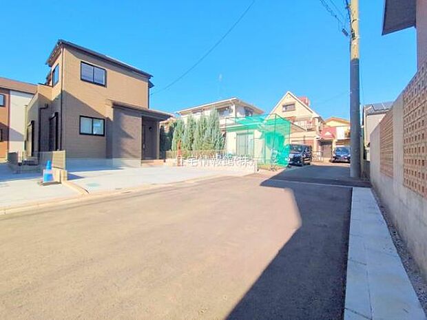 前面道路を含めた現地写真です。