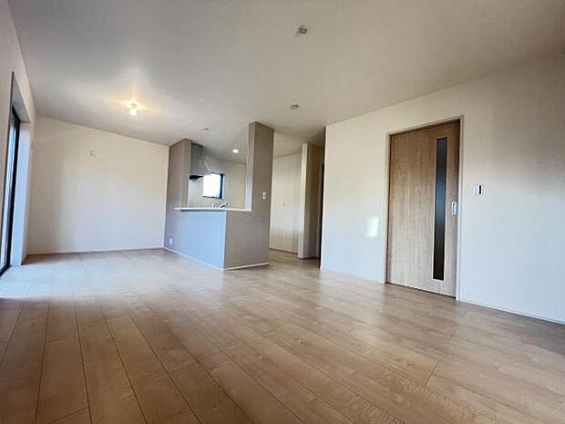 リビングダイニングになります。ご家族そろっての素敵な空間になりそうですね。