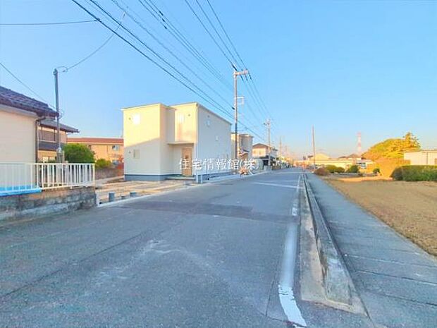 前面道路を含めた現地写真です。