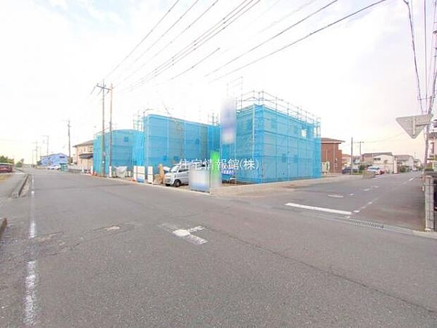 前面道路を含めた現地写真です。