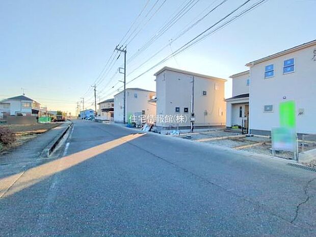 前面道路を含めた現地写真です。