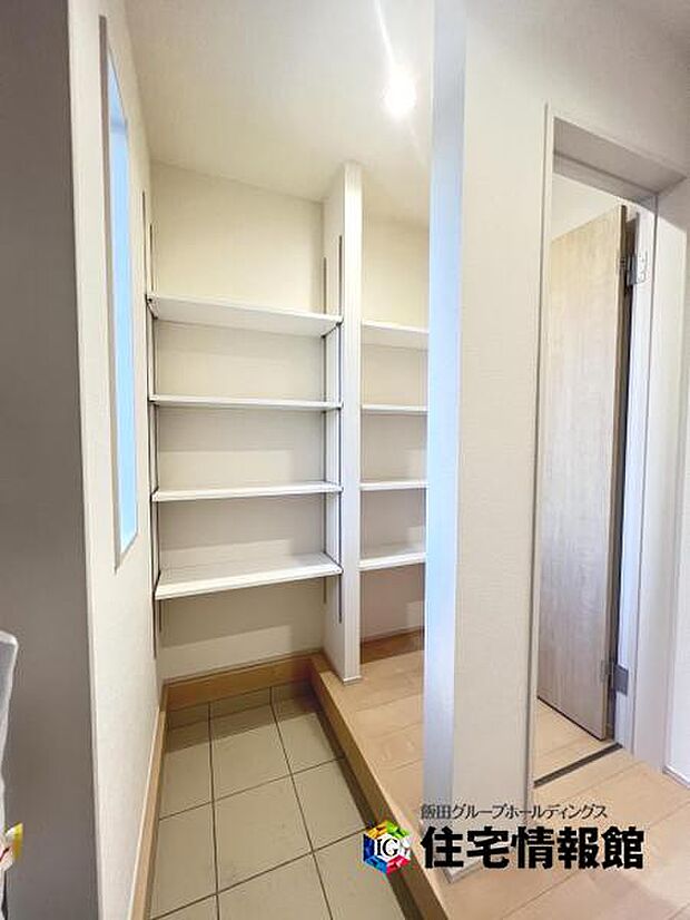 玄関がいつも片づくシューズインクローゼットがあります。