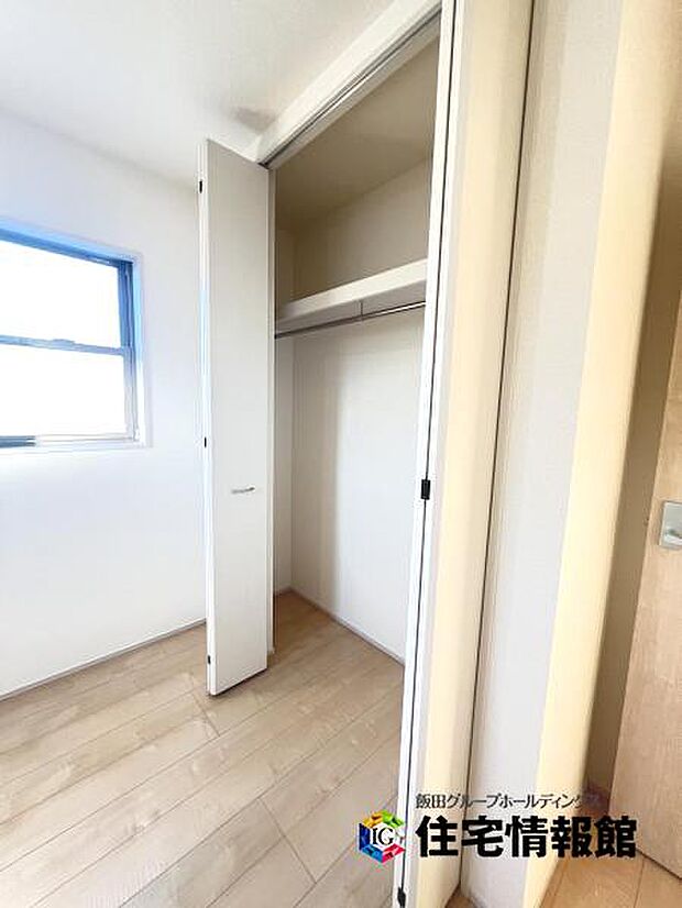 いつでもお部屋をスッキリお使い頂ける収納スペースを設置。