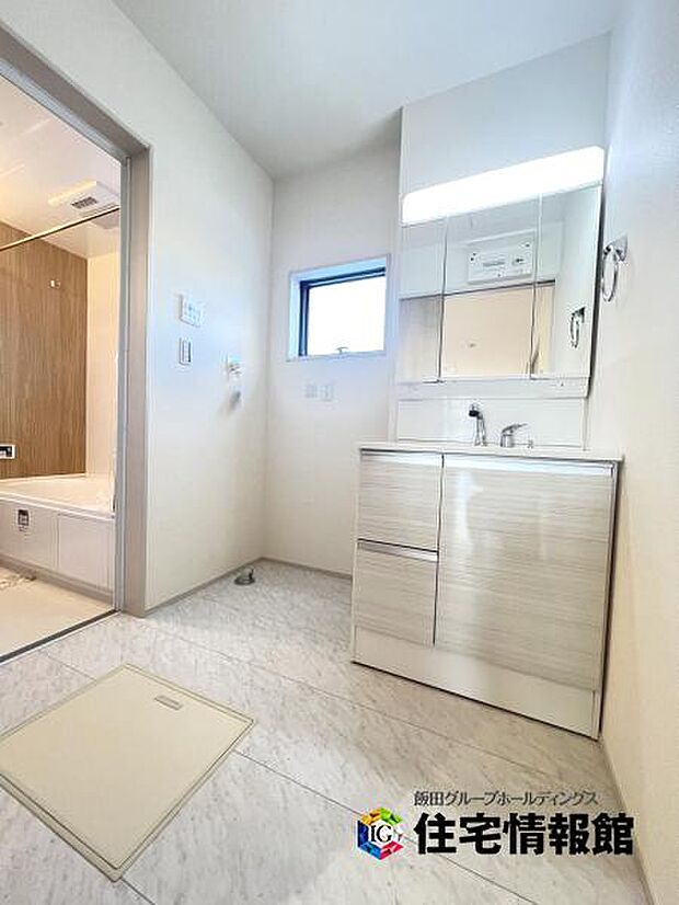 脱衣所は小さなお子様がいるご家庭にも重宝されます。