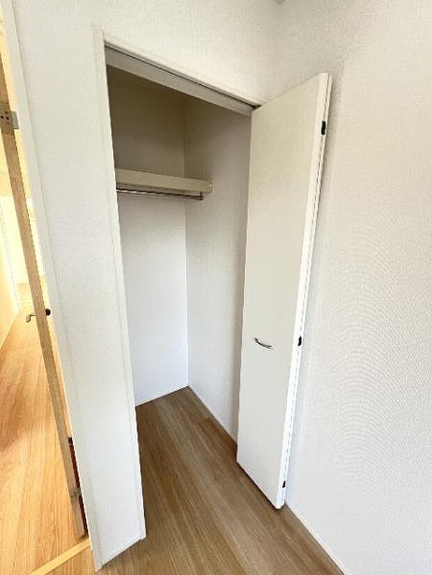 中の物を確認しやすく、取り出しやすい収納スペース。お部屋を広々とお使いいただけます。