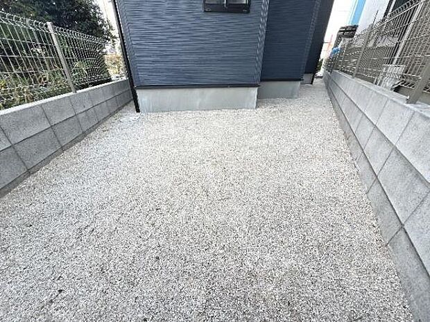 お庭スペースです。趣味やご家族団らんを楽しめそうですね。