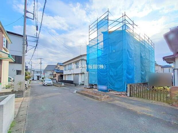 前面道路を含めた現地写真です。