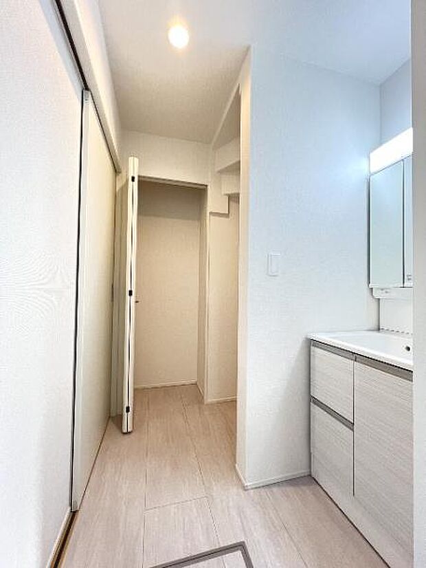 快適で清潔感がある脱衣スペースです。