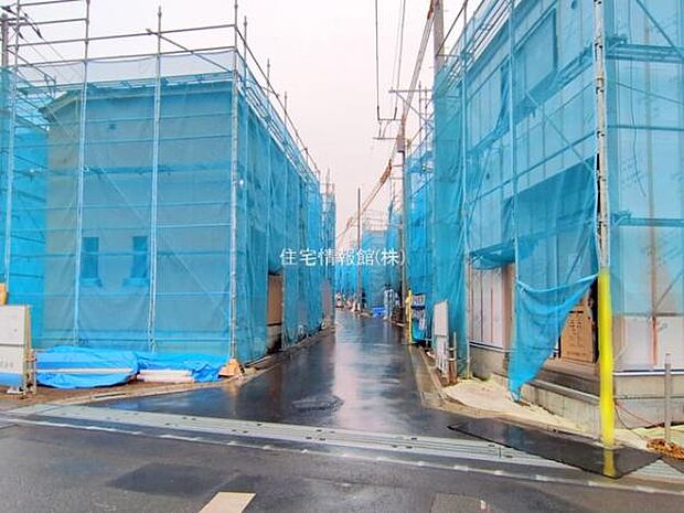 前面道路を含めた現地写真です。