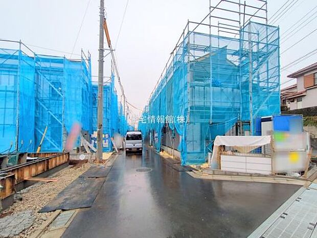 前面道路を含めた現地写真です。