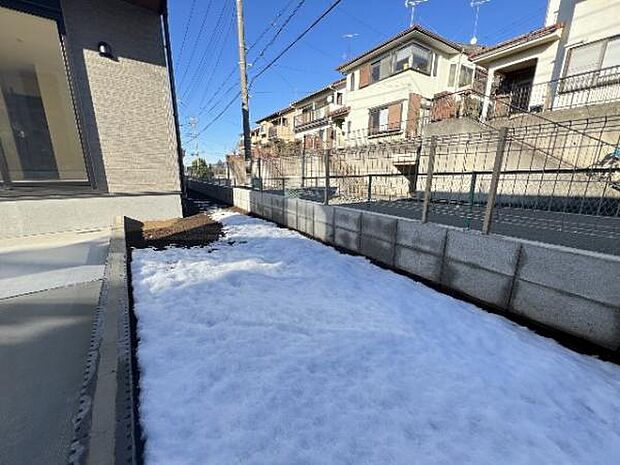 お庭があり開放感たっぷりです。季節のお花を楽しんだり、家庭菜園もお楽しみいただきます。