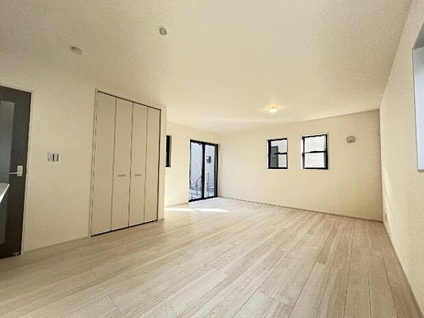 暖かな日差しが差し込むリビングダイニングです。