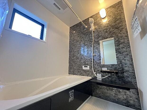 スタイリッシュな浴室で1日の疲れをゆったり癒されるのもいいですね。