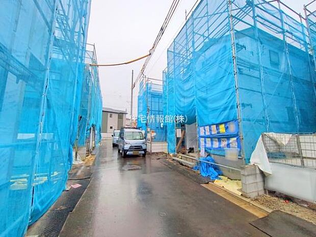 前面道路を含めた現地写真です。