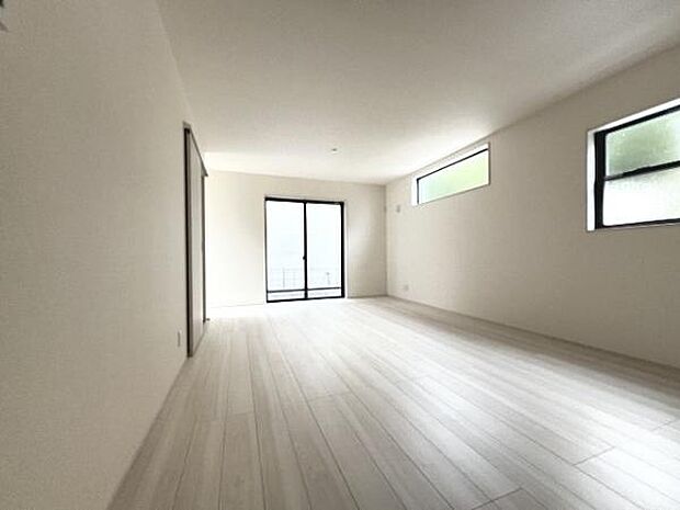 暖かな日差しが差し込むリビングダイニングです。