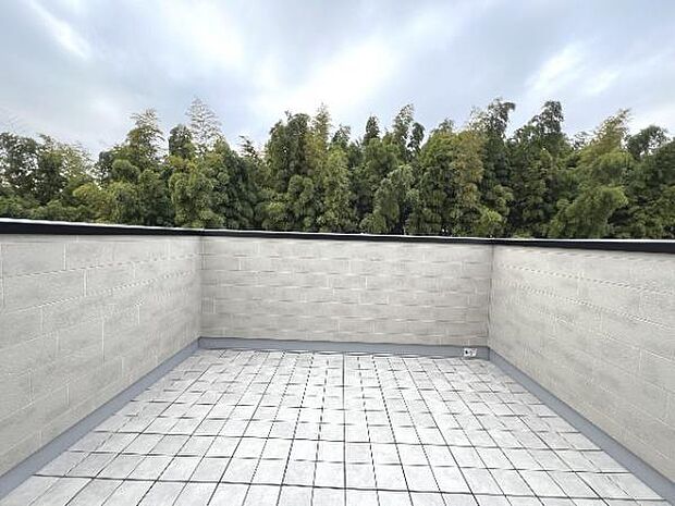 ルーフバルコニーは開放感があり、洗濯物を干すだけでなく、ご家族に合わせた楽しみ方ができますね。