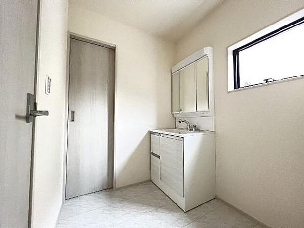 快適で清潔感がある脱衣スペースです。