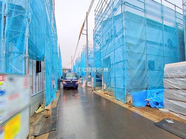 前面道路を含めた現地写真です。