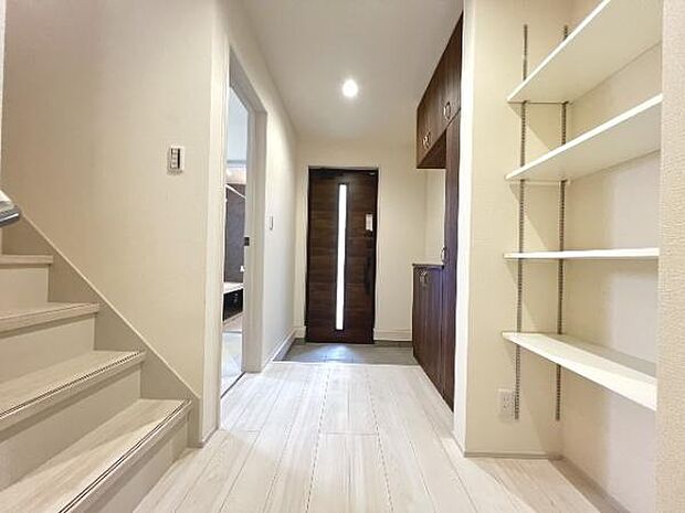 いつも気持ちよくご家族を迎えられる玄関です。