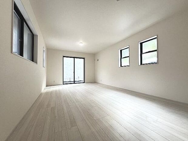 暖かな日差しが差し込むリビングダイニングです。