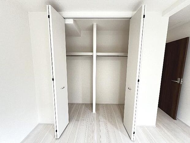 いつでもお部屋をスッキリお使い頂ける収納スペースを設置。