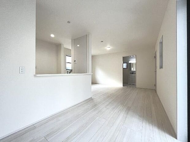 暖かな日差しが差し込むリビングダイニングです。